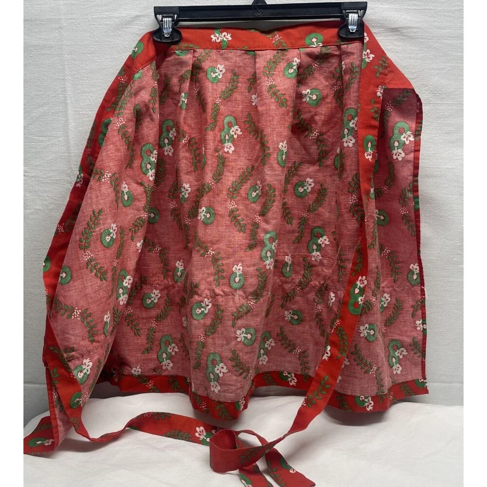 Vintage Kitchen Full Aprons Lot 2 Wreaths Berries Nutcracker Christmas Holiday